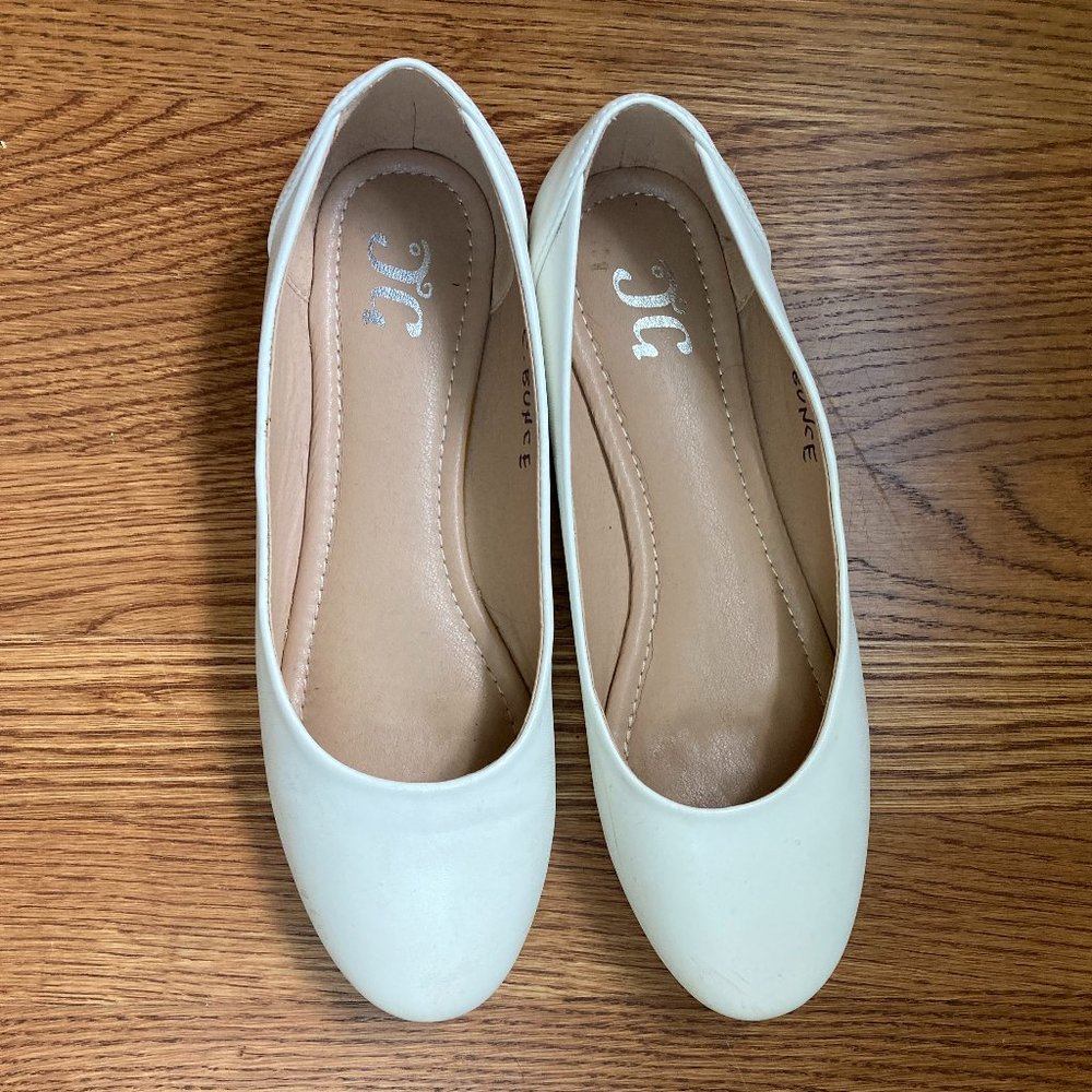 JG women's white flat ballet shoes size 9